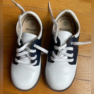 Footmates Size 8.5 Medium Navy/White shoes